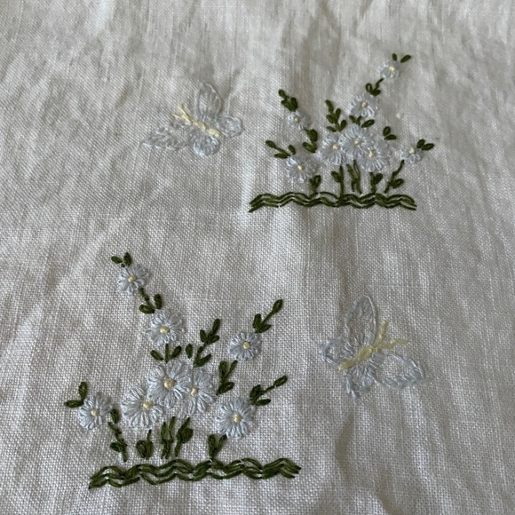 Vintage Embroidered Hand Towels Floral Print - Picture 3 of 9